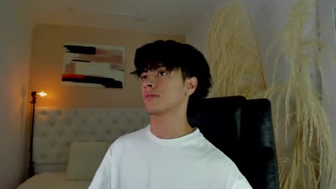 J E A N online show from 12.04.24