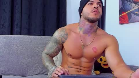 Snapshot of jean_lopez chatting on 01.24.25 Jean axelcrow Modelo Independiente online show from 01.24.25