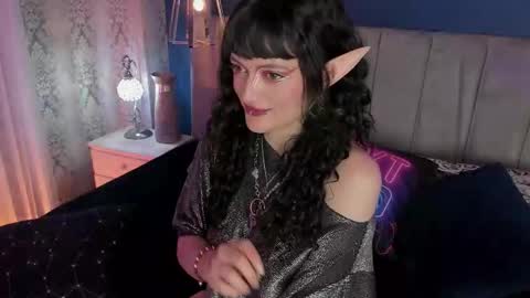 Snapshot of jeannesabatier chatting on 09.17.25 Jean online show from 09.17.25
