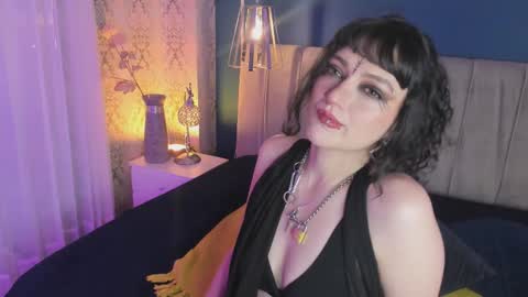 Snapshot of jeannesabatier chatting on 10.10.25 Jean online show from 10.10.25
