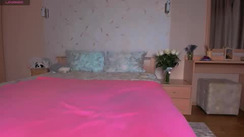 Snapshot of jeannesnowru chatting on 11.13.25 Jeanne online show from 11.13.25