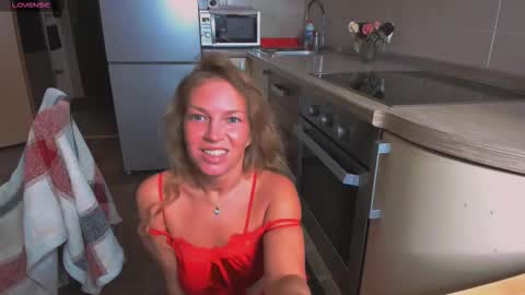 Snapshot of jeannesnowru chatting on 11.14.25 Jeanne online show from 11.14.25