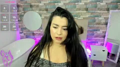 Snapshot of jeannette_tay chatting on 06.18.26 JEANNETTE online show from 06.18.26