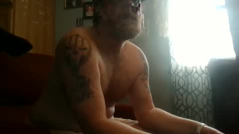 Snapshot of jearnold44 chatting on 03.03.25 jearnold44 online show from 03.03.25