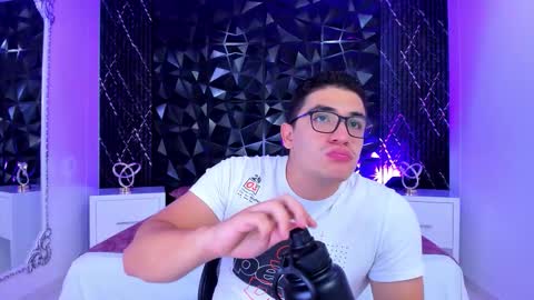 Snapshot of jeffdaltton chatting on 12.05.25 Jeff online show from 12.05.25