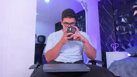 Snapshot of jeffdaltton chatting on 12.13.25 Jeff online show from 12.13.25