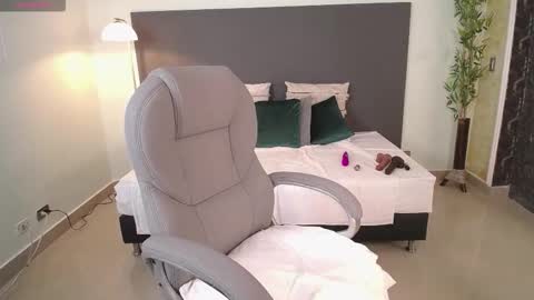 jeinnovemontenegr0 online show from 03.14.26