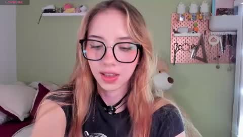 Snapshot of jelly_w5 chatting on 06.17.26 Jelly online show from 06.17.26
