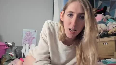 Snapshot of jenbydoll chatting on 01.07.25 JenbyDoll online show from 01.07.25