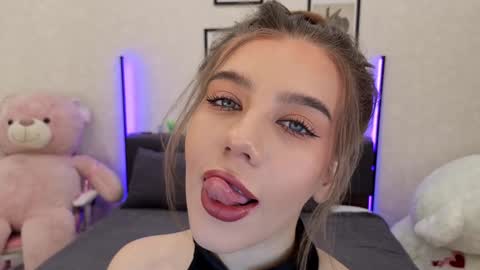 Dolly online show from 10.15.25