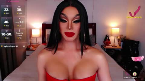 Snapshot of jenifers_body chatting on 09.21.25 Queen Jenifer online show from 09.21.25