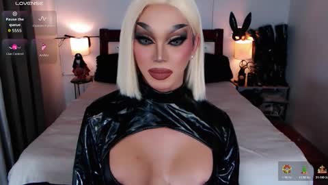 Queen Jenifer online show from 12.18.25