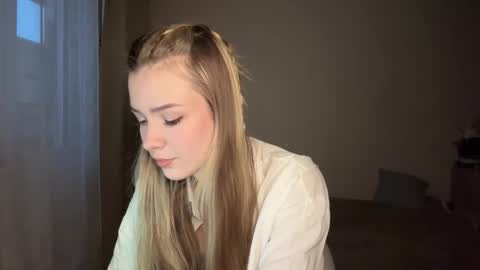 Hey EveryoneIm Kimi  Glad to see you in my room We almost hit 10 Thumb up in one day   online show from 02.19.26