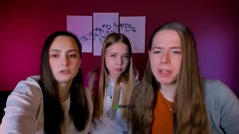 Snapshot of jenna_elayne chatting on 12.17.25 jenna_elayne online show from 12.17.25