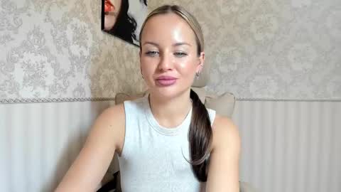 Snapshot of jennifer838 chatting on 12.17.25 Jennifer online show from 12.17.25