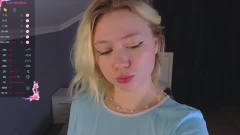 Snapshot of jennifer_mathis chatting on 10.29.25 jennifer_mathis online show from 10.29.25