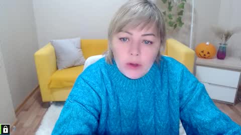 Snapshot of jennifercollens chatting on 10.29.25 jennifercollens online show from 10.29.25