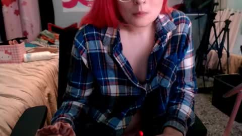 Snapshot of jennifergwen chatting on 10.28.25 Jennifer Gwen online show from 10.28.25