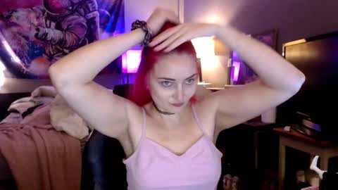 Snapshot of jennifergwen chatting on 11.04.25 Jennifer Gwen online show from 11.04.25