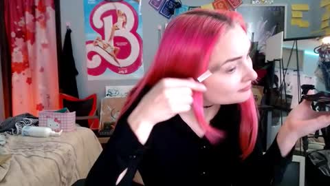 Snapshot of jennifergwen chatting on 11.26.25 Jennifer Gwen online show from 11.26.25