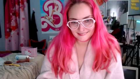 Snapshot of jennifergwen chatting on 12.03.25 Jennifer Gwen online show from 12.03.25