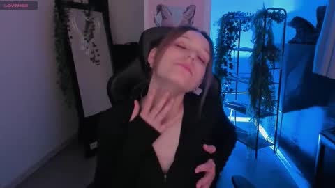 jenniferkiim online show from 10.27.25