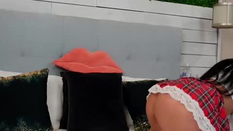 JenniferLovve online show from 09.18.25