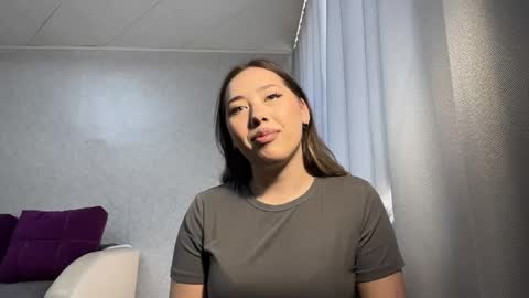 Mia online show from 04.23.26