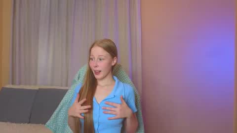 Snapshot of jenny_angelok chatting on 03.09.25 Next broadcast on December 05 subject to change  online show from 03.09.25