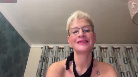 JennyHazel online show from 11.10.25
