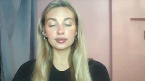 Snapshot of jennyjansen chatting on 07.26.26 The Flower Power Models online show from 07.26.26