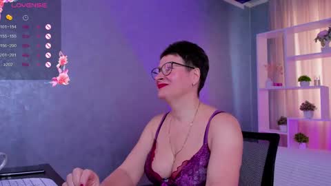 Snapshot of jennymons chatting on 04.25.26 Jenny online show from 04.25.26