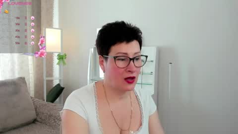 Snapshot of jennymons chatting on 04.29.26 Jenny online show from 04.29.26