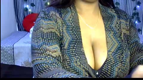 Snapshot of jennysinghaniya chatting on 12.28.24 jenny online show from 12.28.24