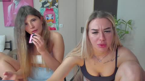 Snapshot of jeremayalove chatting on 01.05.25 Hi hi We are Jessie and Betti online show from 01.05.25