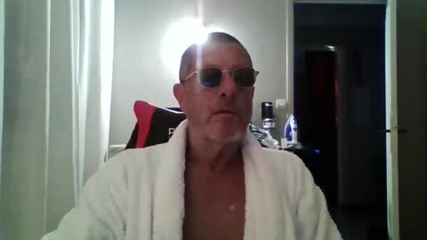 Snapshot of jerflor chatting on 10.29.25 jerflor online show from 10.29.25