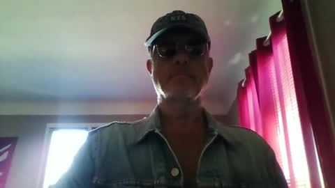 Snapshot of jerflor chatting on 04.25.26 jerflor online show from 04.25.26