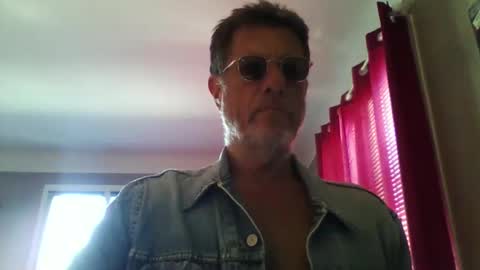 Snapshot of jerflor chatting on 05.15.26 jerflor online show from 05.15.26