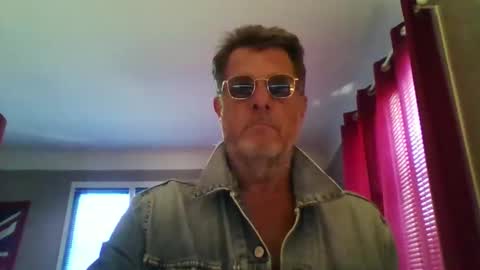 Snapshot of jerflor chatting on 05.24.26 jerflor online show from 05.24.26