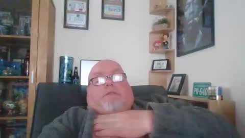 Snapshot of jerseyhammer01 chatting on 10.18.25 Harry online show from 10.18.25