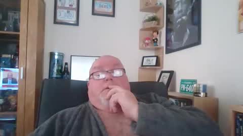 Snapshot of jerseyhammer01 chatting on 12.15.25 Harry online show from 12.15.25