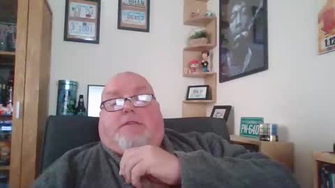 Snapshot of jerseyhammer01 chatting on 12.20.25 Harry online show from 12.20.25