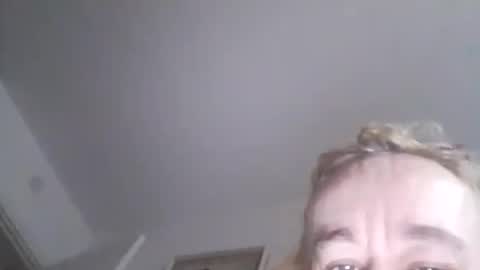 Snapshot of jessandsilverfox61 chatting on 10.31.25 jessandsilverfox61 online show from 10.31.25