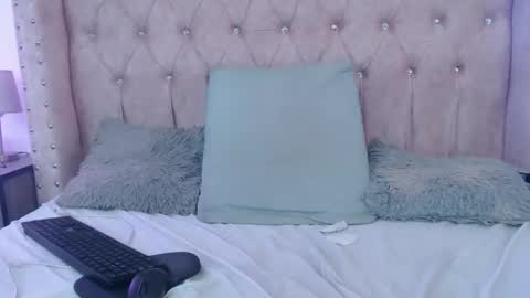 Jessica  online show from 10.25.25