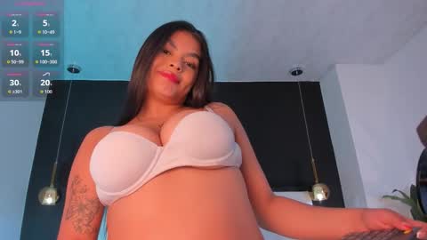 Snapshot of jessica_montez05 chatting on 09.29.25 jessica_montez05 online show from 09.29.25