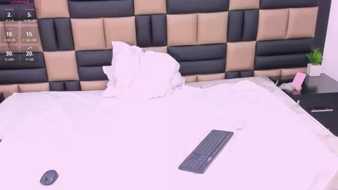 Snapshot of jessicabosch chatting on 12.13.25 Jessica online show from 12.13.25