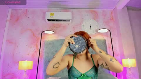 Snapshot of jessicameron chatting on 11.03.25 JESSI AND NAOMI online show from 11.03.25