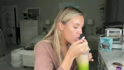 Snapshot of jessicaparkerrr chatting on 11.12.25 Jessica Parker online show from 11.12.25