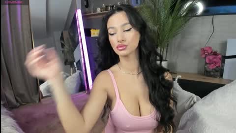 Snapshot of jessicaverse chatting on 11.04.25 Jess online show from 11.04.25