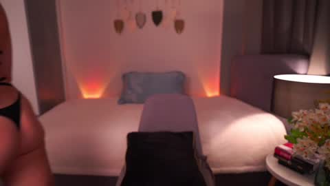 Snapshot of jessideen chatting on 12.25.24 Jessica online show from 12.25.24